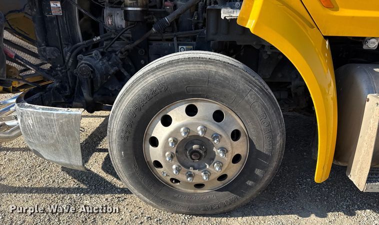 image for item EN0127 2017 Peterbilt MX-13 semi truck