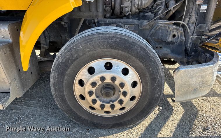 image for item EN0127 2017 Peterbilt MX-13 semi truck