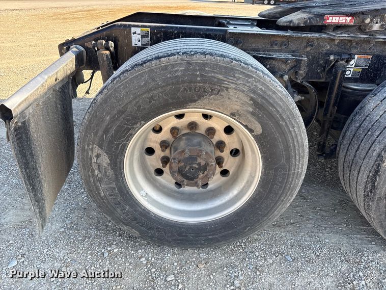 image for item EN0127 2017 Peterbilt MX-13 semi truck