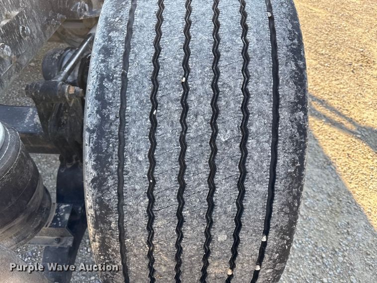 image for item EN0127 2017 Peterbilt MX-13 semi truck