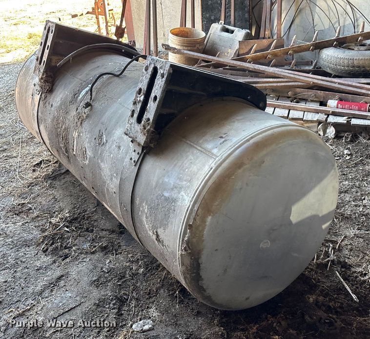 image for item EN5908 (2) Peterbilt fuel tanks