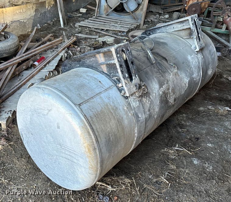 image for item EN5908 (2) Peterbilt fuel tanks