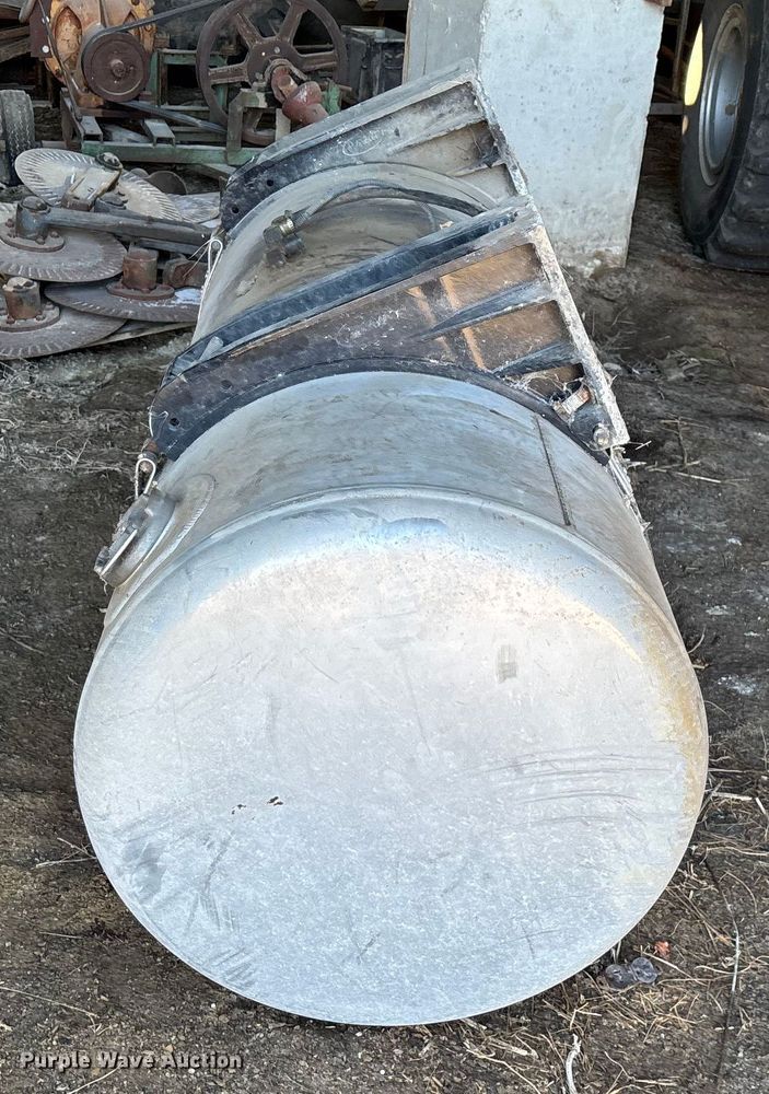 image for item EN5908 (2) Peterbilt fuel tanks