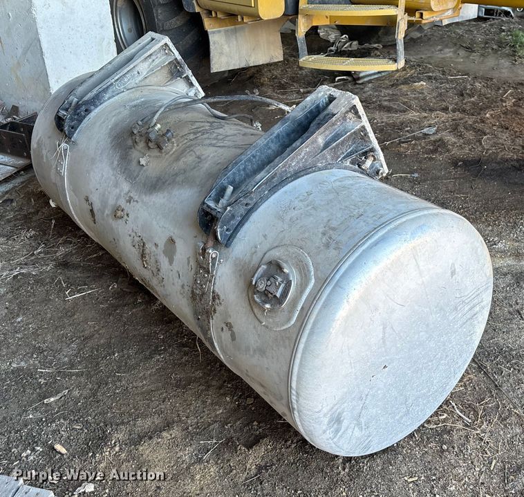 image for item EN5908 (2) Peterbilt fuel tanks