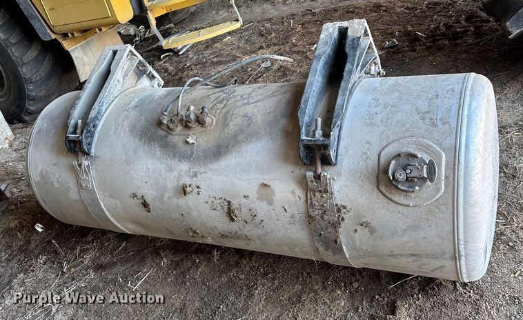 image for item EN5908 (2) Peterbilt fuel tanks