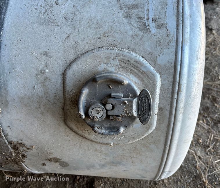image for item EN5908 (2) Peterbilt fuel tanks
