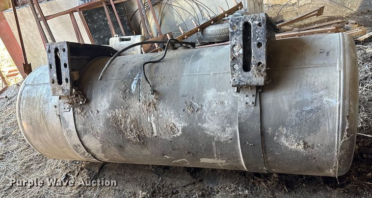 image for item EN5908 (2) Peterbilt fuel tanks