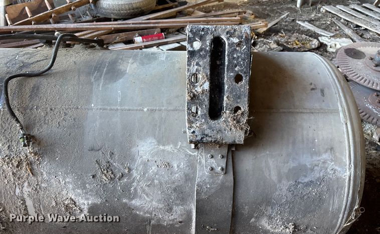 image for item EN5908 (2) Peterbilt fuel tanks