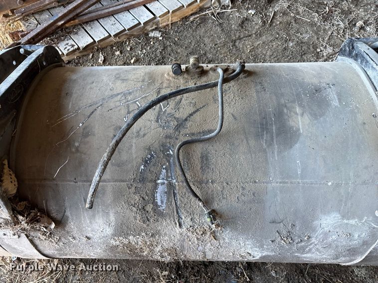 image for item EN5908 (2) Peterbilt fuel tanks