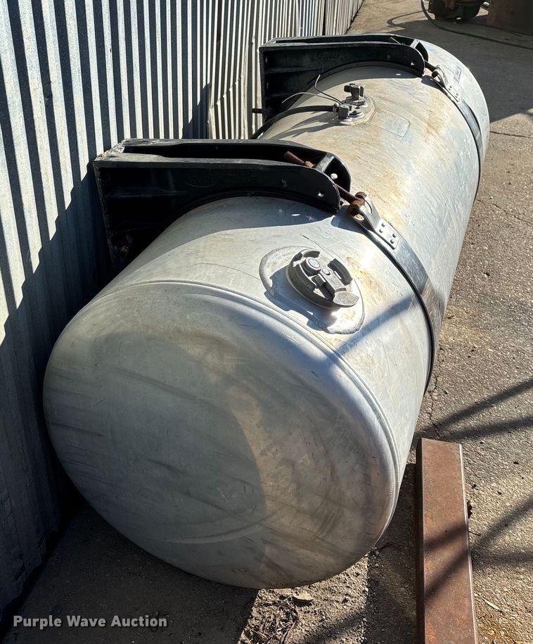 image for item EN5908 (2) Peterbilt fuel tanks
