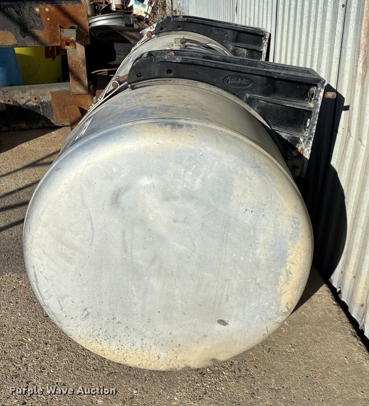 image for item EN5908 (2) Peterbilt fuel tanks