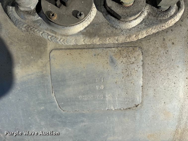 image for item EN5908 (2) Peterbilt fuel tanks