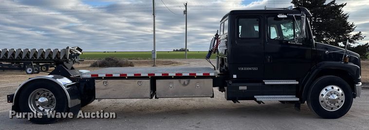 image for item EP2687 1999 Freightliner FL70 flatbed truck