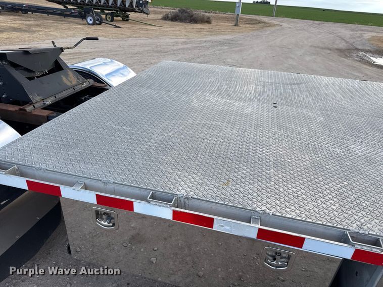 image for item EP2687 1999 Freightliner FL70 flatbed truck