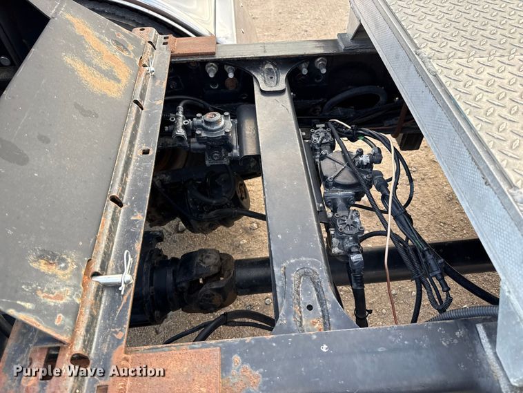 image for item EP2687 1999 Freightliner FL70 flatbed truck