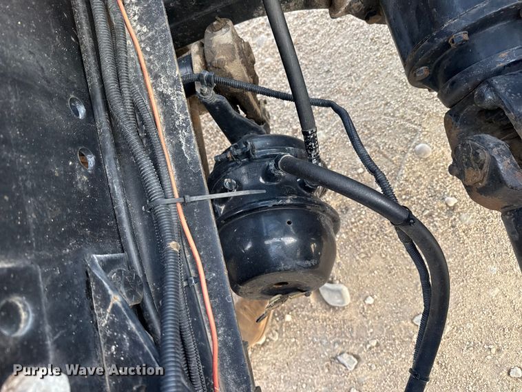 image for item EP2687 1999 Freightliner FL70 flatbed truck