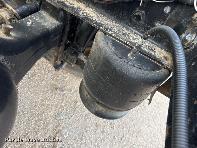 image for item EP2687 1999 Freightliner FL70 flatbed truck