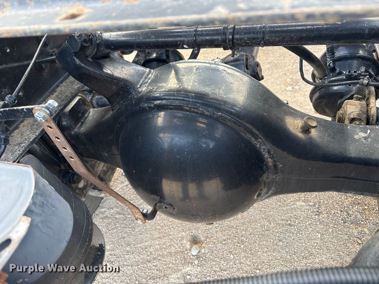 image for item EP2687 1999 Freightliner FL70 flatbed truck