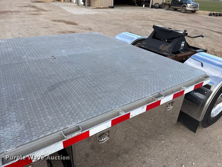 image for item EP2687 1999 Freightliner FL70 flatbed truck