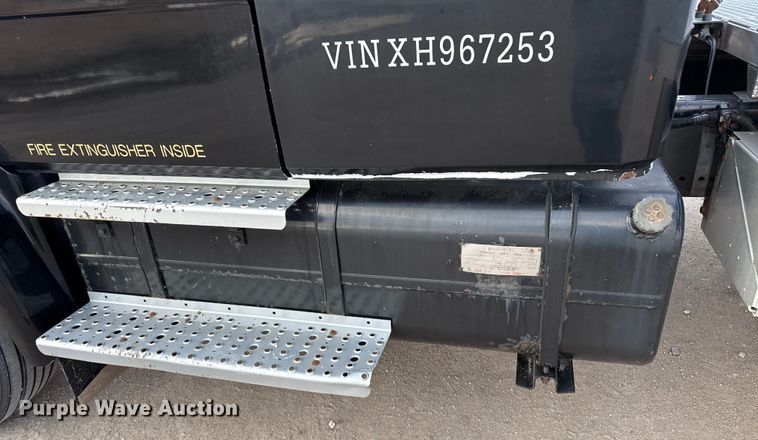 image for item EP2687 1999 Freightliner FL70 flatbed truck