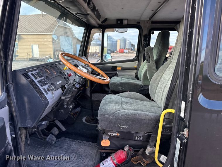 image for item EP2687 1999 Freightliner FL70 flatbed truck