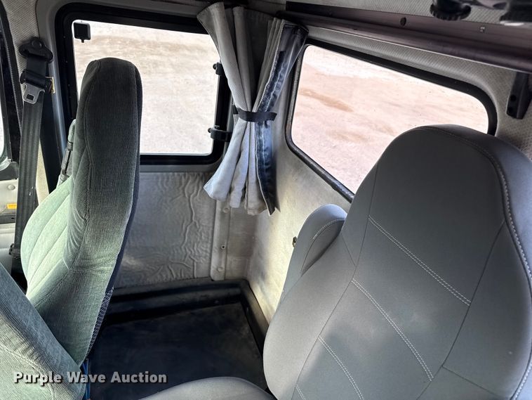 image for item EP2687 1999 Freightliner FL70 flatbed truck