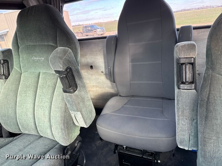 image for item EP2687 1999 Freightliner FL70 flatbed truck