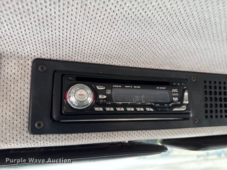 image for item EP2687 1999 Freightliner FL70 flatbed truck