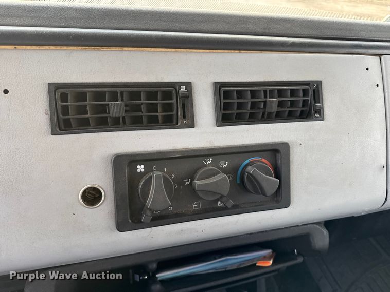 image for item EP2687 1999 Freightliner FL70 flatbed truck