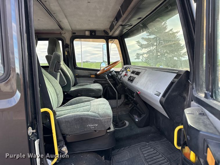 image for item EP2687 1999 Freightliner FL70 flatbed truck