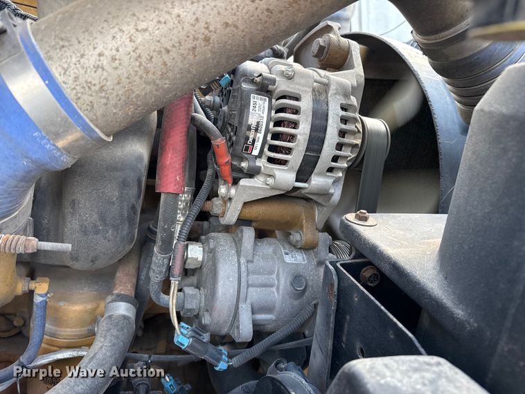 image for item EP2687 1999 Freightliner FL70 flatbed truck