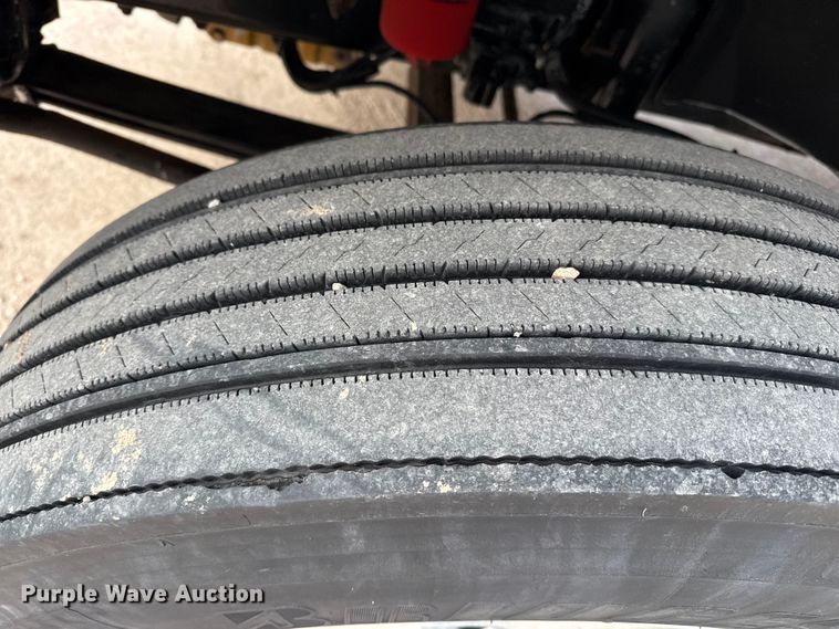 image for item EP2687 1999 Freightliner FL70 flatbed truck