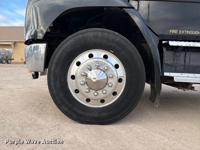 image for item EP2687 1999 Freightliner FL70 flatbed truck