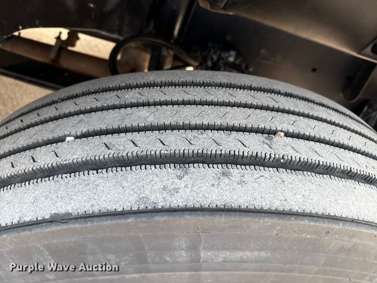 image for item EP2687 1999 Freightliner FL70 flatbed truck