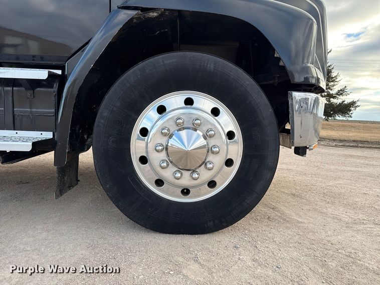 image for item EP2687 1999 Freightliner FL70 flatbed truck