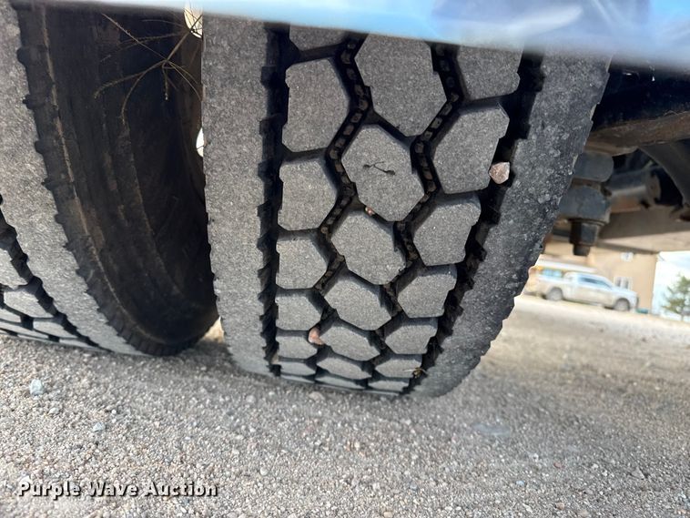 image for item EP2687 1999 Freightliner FL70 flatbed truck