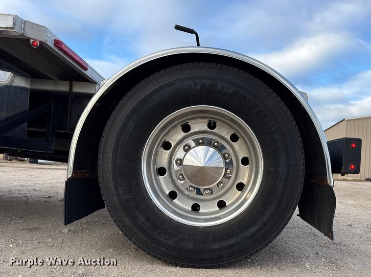 image for item EP2687 1999 Freightliner FL70 flatbed truck