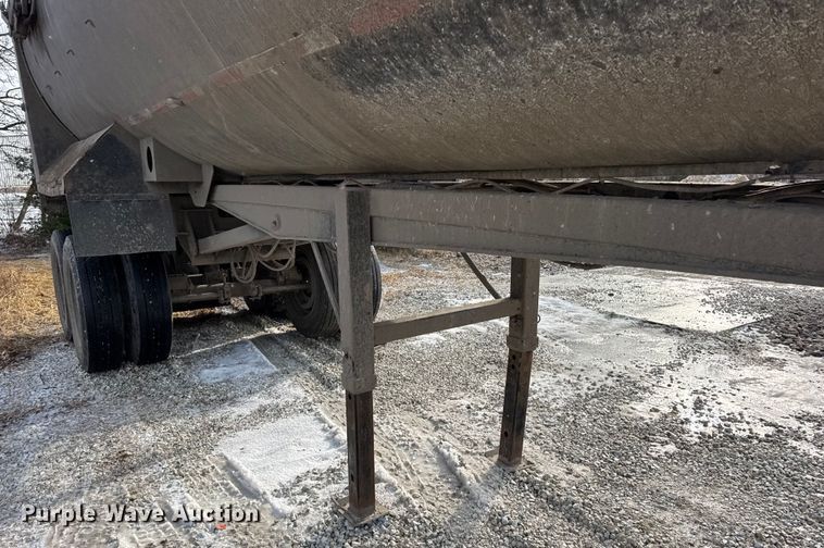 image for item ER0337 2001 L &M Manufacturing end dump trailer