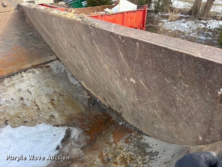 image for item ER0337 2001 L &M Manufacturing end dump trailer