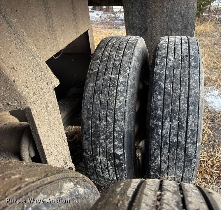 image for item ER0337 2001 L &M Manufacturing end dump trailer