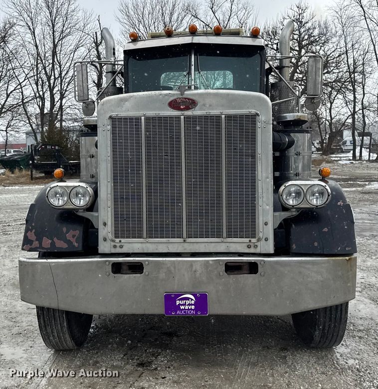 image for item ER0338 1984 Peterbilt 359 semi truck