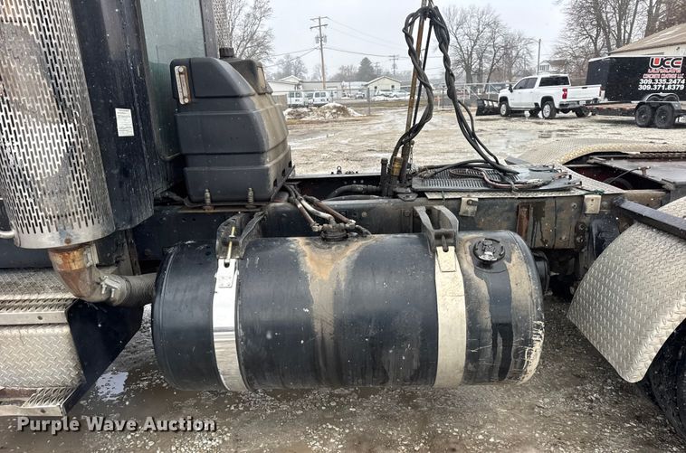 image for item ER0338 1984 Peterbilt 359 semi truck