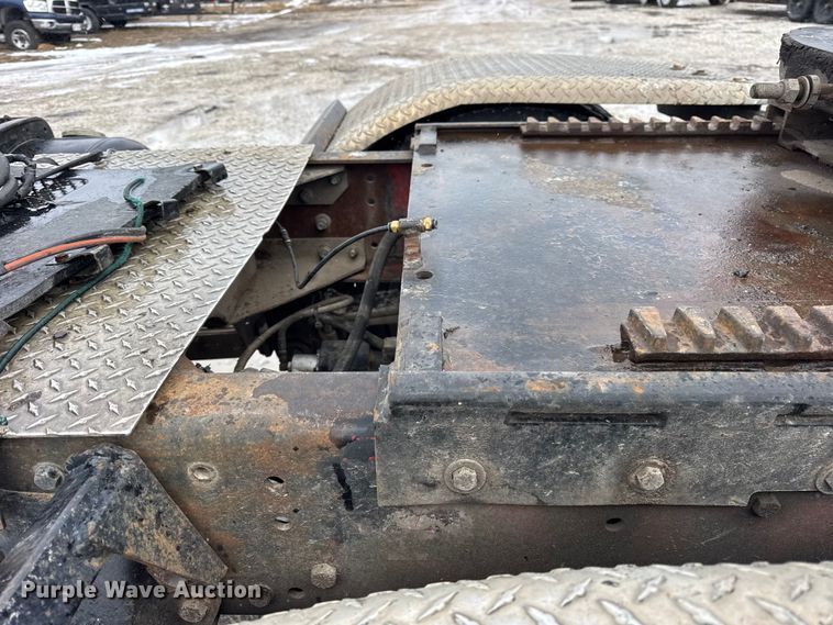 image for item ER0338 1984 Peterbilt 359 semi truck