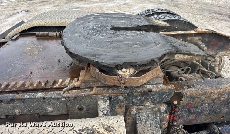 image for item ER0338 1984 Peterbilt 359 semi truck