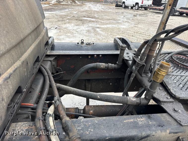 image for item ER0338 1984 Peterbilt 359 semi truck