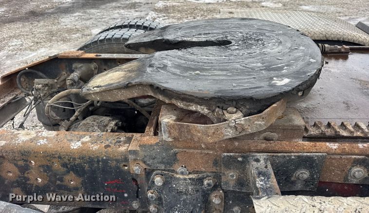 image for item ER0338 1984 Peterbilt 359 semi truck