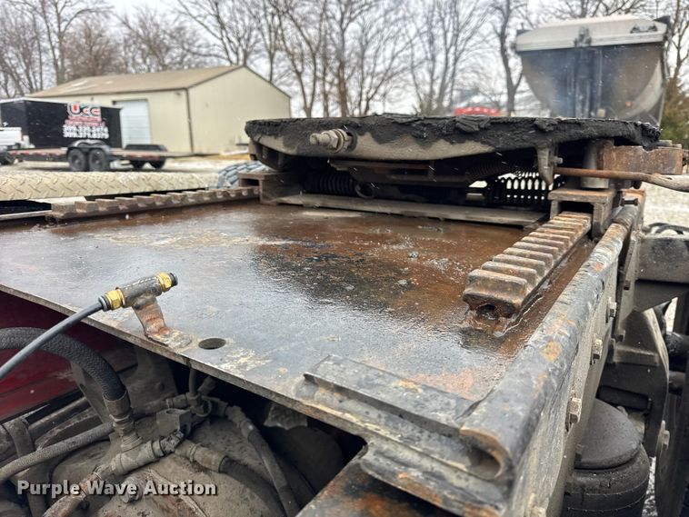 image for item ER0338 1984 Peterbilt 359 semi truck