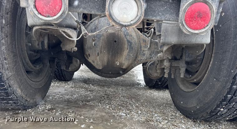 image for item ER0338 1984 Peterbilt 359 semi truck