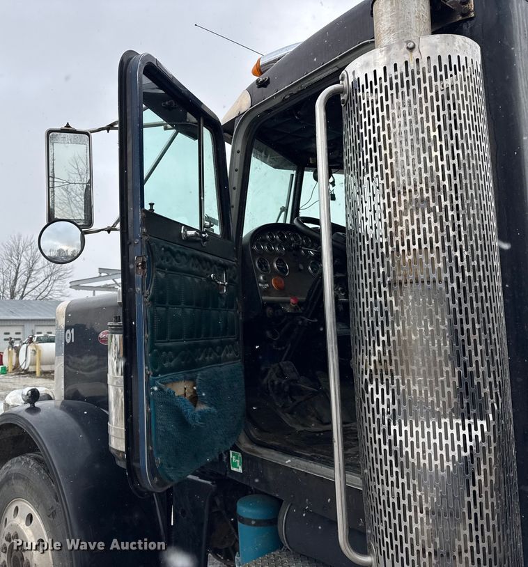 image for item ER0338 1984 Peterbilt 359 semi truck