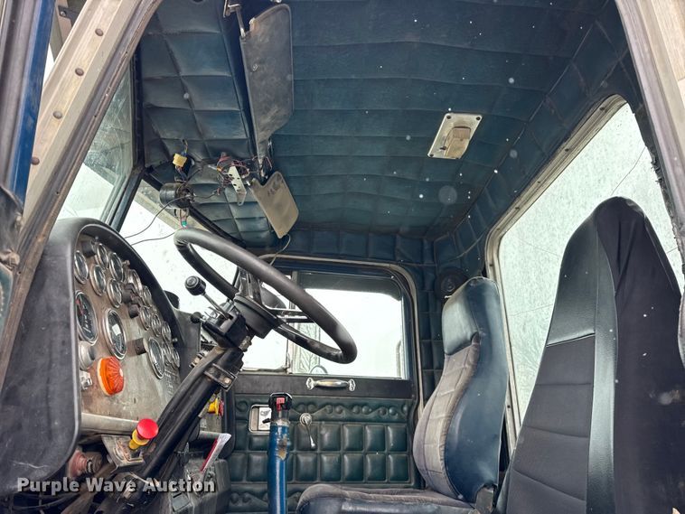 image for item ER0338 1984 Peterbilt 359 semi truck